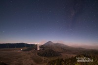 Keindahan Bromo di gelap malam Keindahan Bromo di gelap malam