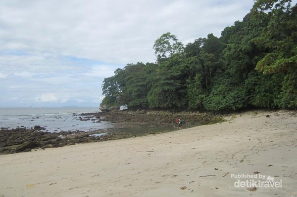 Yang Unik Di Nusakambangan Pantai Karang Bolong