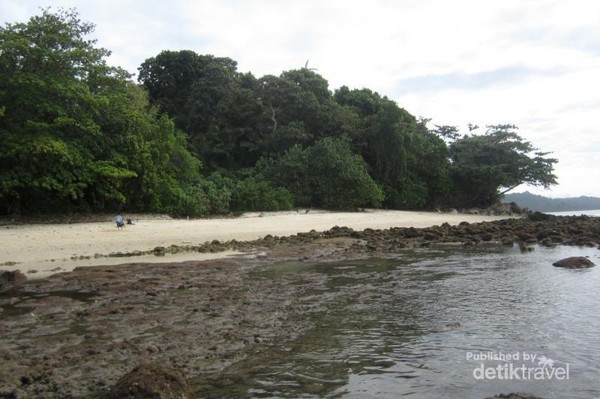 Yang Unik Di Nusakambangan Pantai Karang Bolong