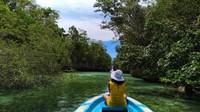 Menyusuri Pulau Bair dengan perahu Menyusuri Pulau Bair dengan perahu