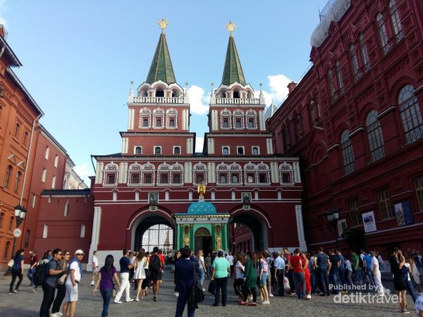  Lapangan  Merah  di Moscow yang Tidak Berwarna Merah 