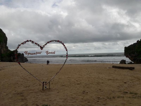 Cantik Tapi Tersembunyi, Pantai Ngrumput Gunungkidul Cantik Tapi Tersembunyi, Pantai Ngrumput Gunungkidul