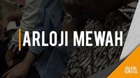 Wajah Cerah Novanto dan Jam Tangan Mewah si Istri