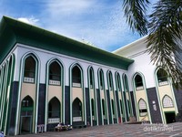 Masjid Al-Munawwaroh merupakan salah satu landmark kota Ternate Masjid Al-Munawwaroh merupakan salah satu landmark kota Ternate