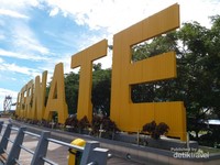 Tulisan Kota Ternate raksasa di Taman toboko Tulisan Kota Ternate raksasa di Taman toboko