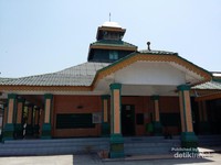 Masjid Raya Sulaimaniyah Pantai Cermin Masjid Raya Sulaimaniyah Pantai Cermin