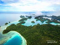 Ini adalah Wayag, gugusan pulau yang terdiri dari pulau-pulau karang Ini adalah Wayag, gugusan pulau yang terdiri dari pulau-pulau karang