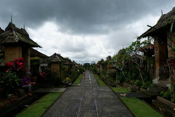  Desa di Bali yang Benci Poligami