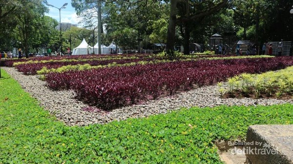 Taman Kekinian Di Bandung Ada Gembok Cintanya