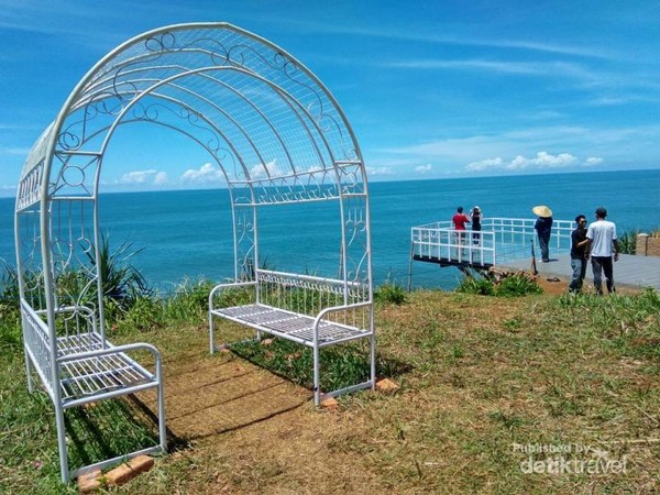 Yang Baru Di Gunungkidul Teras Kaca Di Atas Pantai