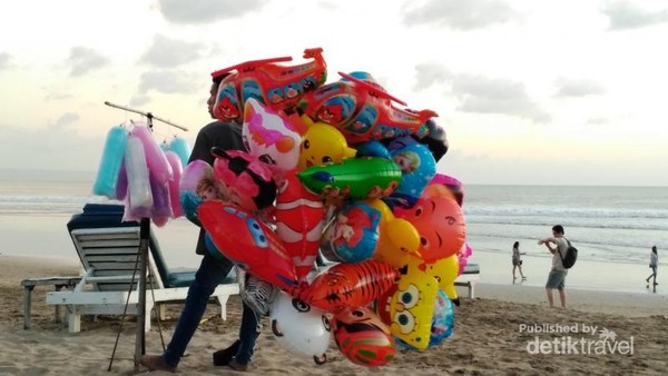  Foto Warna warni Pantai Seminyak