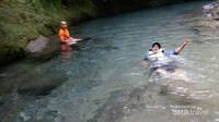 Kolam abdi yang sangat jernih sehingga mampu melihat sampai ke dasar sungai Kolam abdi yang sangat jernih sehingga mampu melihat sampai ke dasar sungai