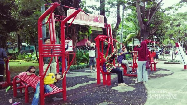 Santai Sore Saat Weekend Yuk Coba Ke Taman Menteng