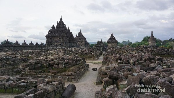 Oh Candi Plaosan Semoga Cantikmu Terus Berpendar