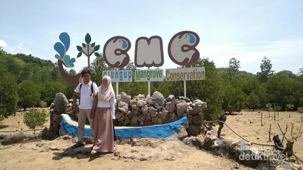 Ini Pantai Cantik Tersembunyi Di Malang