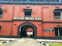 Tampak depan Benteng Van der Wijck Tampak depan Benteng Van der Wijck