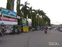 Pedagang takjil di Candi Borobudur Pedagang takjil di Candi Borobudur
