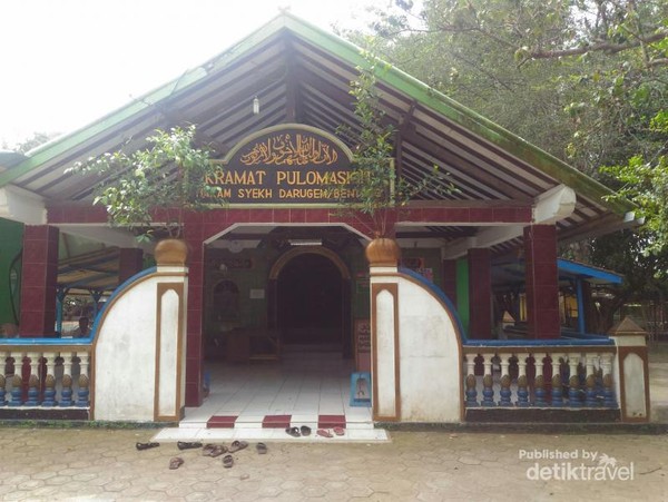 Ngabuburit ke Makam Ulama di Karawang