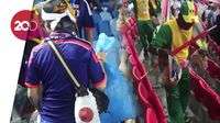 Fans Senegal dan Jepang Punguti Sampah Usai Pertandingan Fans Senegal dan Jepang Punguti Sampah Usai Pertandingan