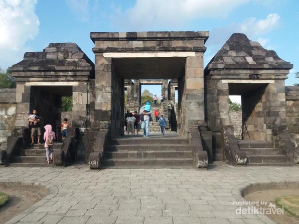 Pesona Candi Ratu Boko yang Tak Pernah Habis