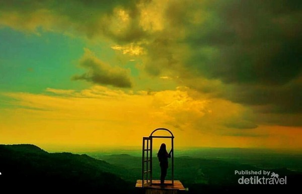 Indahnya Dlingo, Bantul dari atas Pintu langit Dahromo yang jadi incaran para traveller Indahn ya Dlingo, Bantul dari atas Pintu langit Dahromo yang jadi incaran para traveller