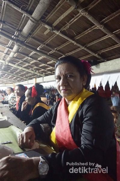 Orom Sasadu, Upacara Makan Bersama Roh Leluhur