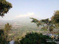 Indahnya merapi dilihat dari Ketep Pass Indahnya merapi dilihat dari Ketep Pass