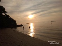 Senja di pantai Tanjung Gelam Karimun Jawa Senja di pantai Tanjung Gelam Karimun Jawa