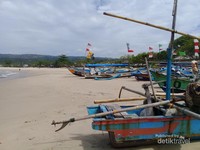 Kampung Nelayan di Pantai Sawarna