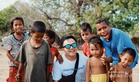 Hari pertama, Kita berkunjung ke Kampung Adat Ratenggaro sekaligus berinteraksi dengan Warga Lokal termasuk anak-anak yang periang nan lucu ini.. Hari pertama, Kita berkunjung ke Kampung Adat Ratenggaro sekaligus berinteraksi dengan Warga Lokal termasuk anak-anak yang periang nan lucu ini..