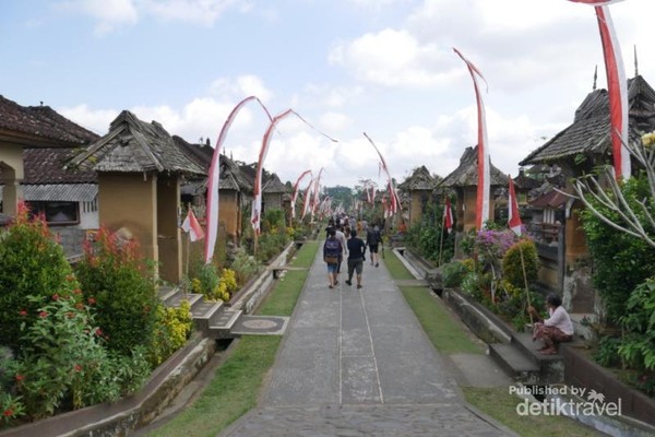 Main main ke Desa Terbersih di Bali 