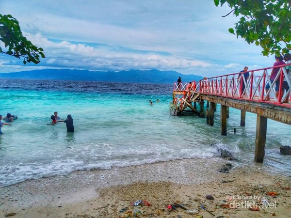 Pantai Liang Kecantikannya Tak Boleh Dilewatkan