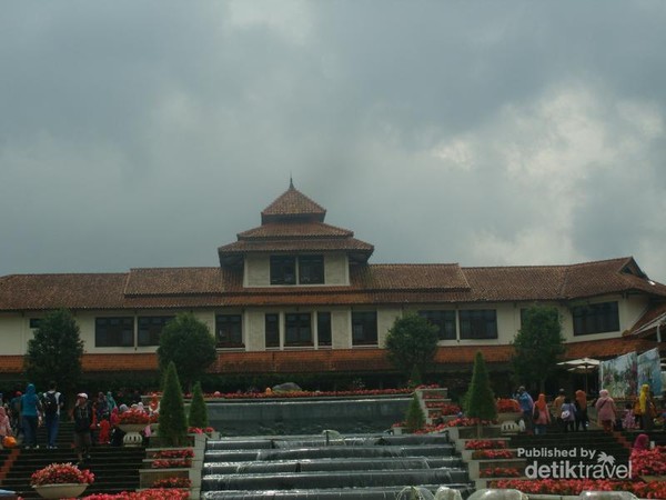 Saatnya Memanjakan Mata Di Taman Bunga Nusantara