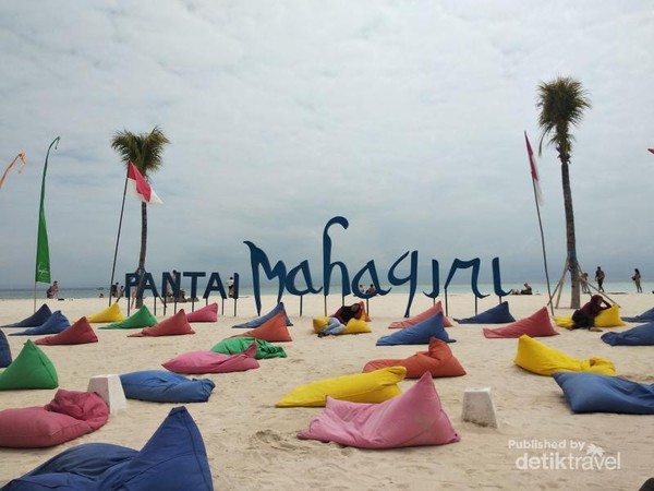  Warna  warni Pantai Mahagiri di  Bali 