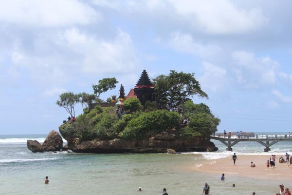 Pantai Balekambang Tanah Lot Dari Malang