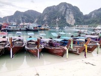 Inilah Dermaga Phi Phi Island yang cantik dan tertata rapi. Inilah Dermaga Phi Phi Island yang cantik dan tertata rapi.