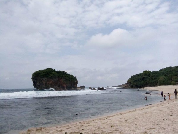 Jelajah Pulau Kalong Dan Pantai Greweng Jogja Seru