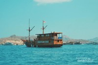 Kapal Phinisi yang membawa Aku mengarungi Laut Flores Kapal Phinisi yang membawa Aku mengarungi Laut Flores