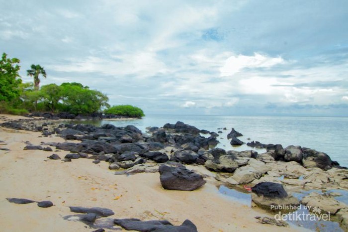 Pantai Bama yang sangat tenang dan sunyi