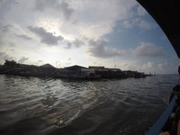 Inilah pemandangan saat kapal mulai meninggalkan kawasan Muara Kamal Inilah pemandangan saat kapal mulai meninggalkan kawasan Muara Kamal