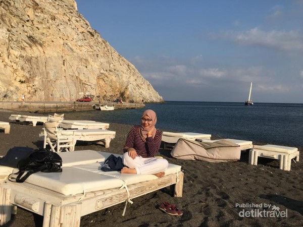 Pantai Perissa Pantai Berpasir Hitam Dari Yunani