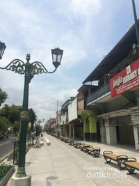 Jalanan kota yang bersih dari PKL Jalanan kota yang bersih dari PKL
