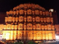 Hawa Mahal di waktu malam Hawa Mahal di waktu malam