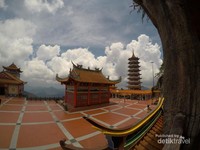 Kuil Gua Chin Swee dan Pagoda 9 Lantai Kuil Gua Chin Swee dan Pagoda 9 Lantai