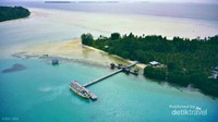 Daga widi, memiliki dermaga untuk kapal berukuran besar bersandar. Daga widi, memiliki dermaga untuk kapal berukuran besar bersandar.