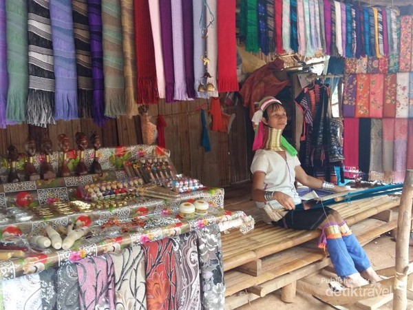 Bertemu Suku Leher Panjang  di Chiang Rai