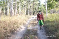Akses yang dilalui untuk mencapai tempat berkemah dan pengambilan data Akses yang dilalui untuk mencapai tempat berkemah dan pengambilan data