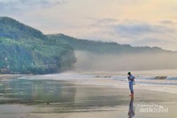 Menyambut Matahari Di Pantai Sine Tulungagung