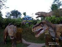 Dino Park adalah salah satu wahana di Jatim Park 3 yang terletak di Batu, Jawa Timur. Dari namanya saja sudah bisa ditebak kalau primadona wahana ini adalah dinosaurus. Dino Park adalah salah satu wahana di Jatim Park 3 yang terletak di Batu, Jawa Timur. Dari namanya saja sudah bisa ditebak kalau primadona wahana ini adalah dinosaurus.