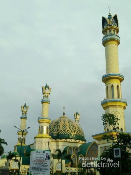Wisata Religi di Lombok, Kunjungi Masjid Hubbul Wathan